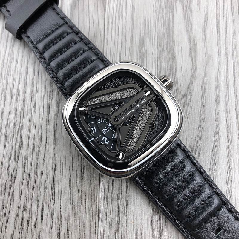 Seven Friday 47.6X47mm 090475